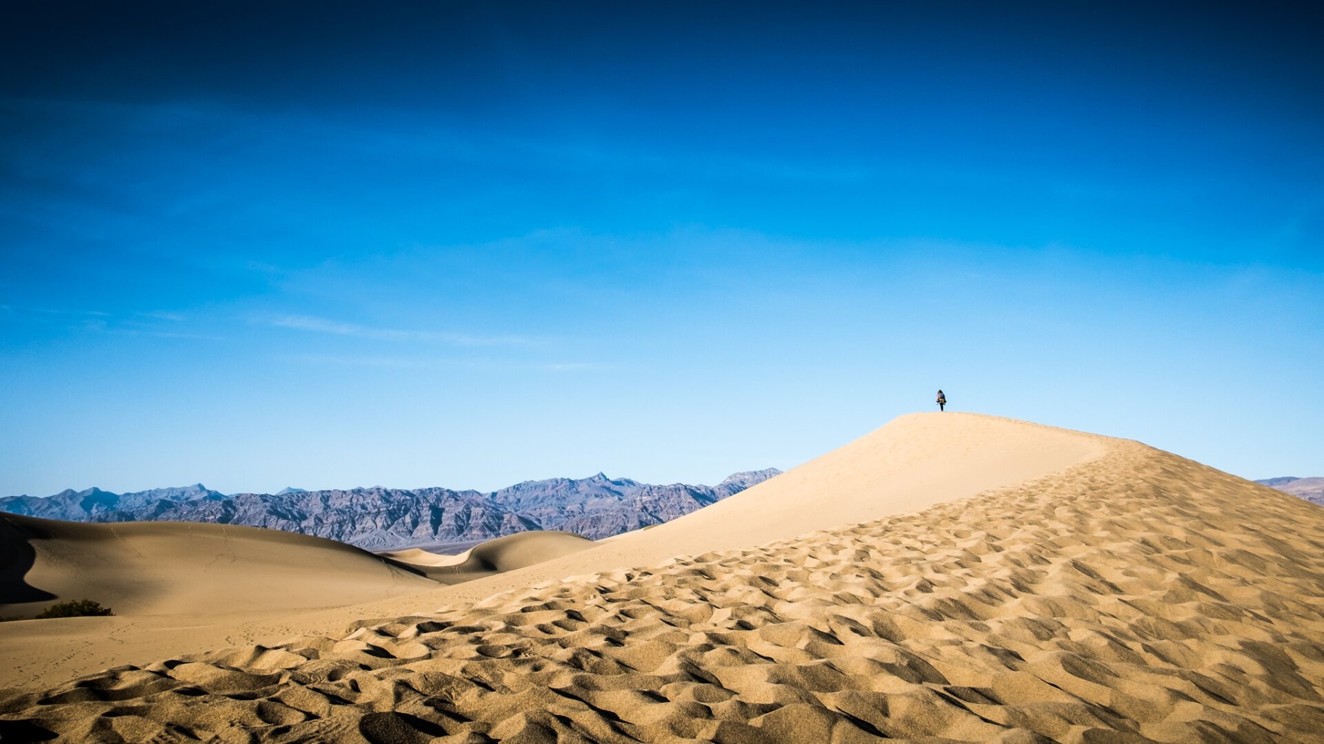 An image of Death Valley's Mesquite Flat Sand Dunes.